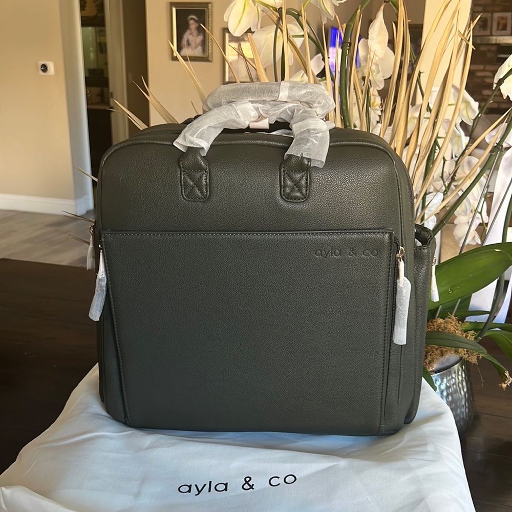 Ayla and co bag, green color! Only used for a month